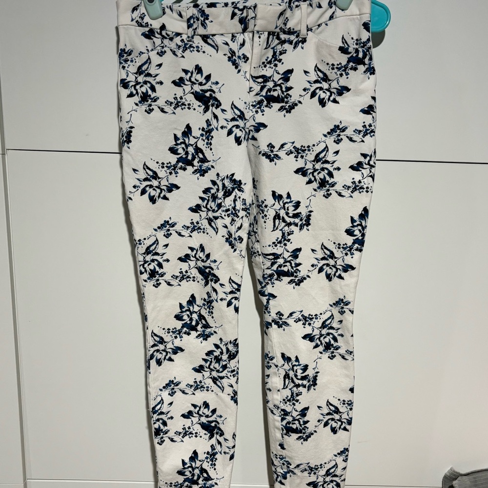GAP Womens White and Navy Blue Jeans 8 Floral Flowers Preppy Stretch Skinny